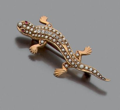 BROCHE «salamandre» en métal doré centré...