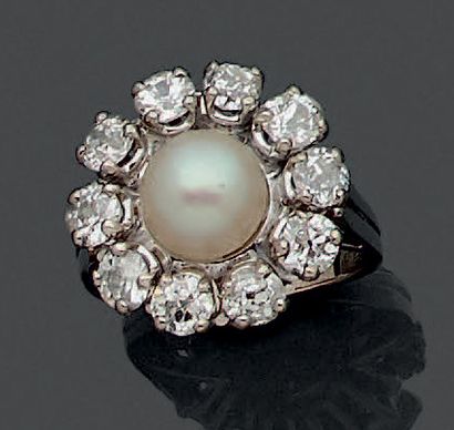 null BAGUE circulaire en or gris (750 millièmes) orné d'une perle de culture blanche...