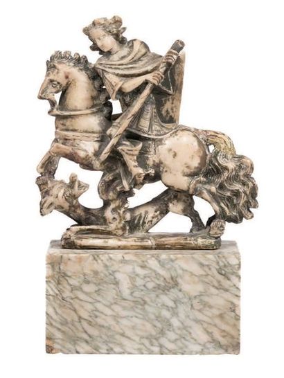 null Saint Georges à cheval terrassant le dragon en albâtre sculpté en ronde-bosse.
Italie...