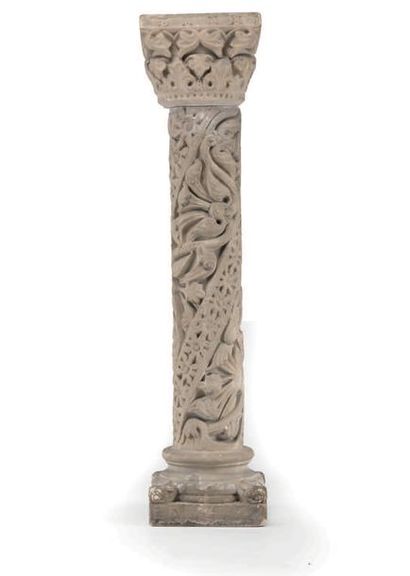 null Colonne en pierre sculptée
Décor de feuillage et bandeaux tournants ornés de...