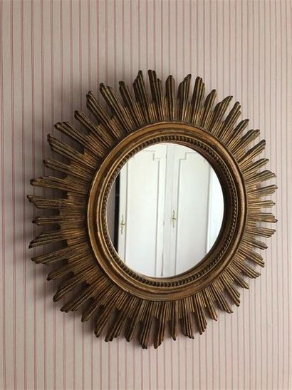 Miroir rayonnant en bois doré
D: 50 cm