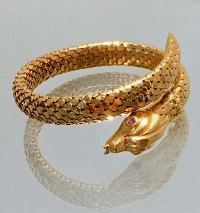 null BRACELET «serpent» flexible en or jaune (750 millièmes) ciselé, les yeux ornés...