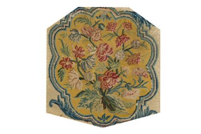 null Paire de tapisseries au point d'époque Régence à décor de vases fleuris sur...