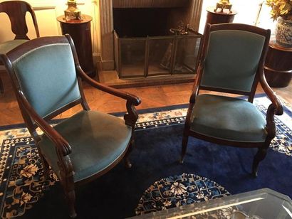 null Paire de fauteuils en acajou
Epoque Restauration
Garniture de velours bleu
