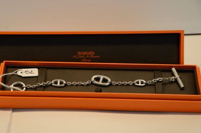 null HERMÈS BRACELET en argent (925 millièmes) à maille ovale alternée de trois maillons...