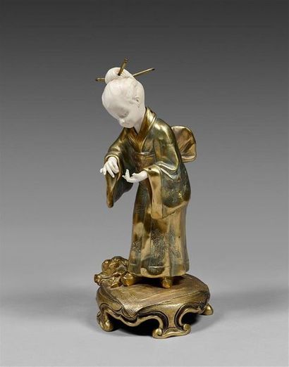 null Charlotte MONGINOT (1872-?)
La poupée cassée ou japonaise et poupée
Bronze chryséléphantine...