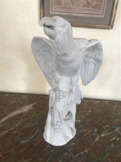 Aigle royal en porcelaine de Tournais