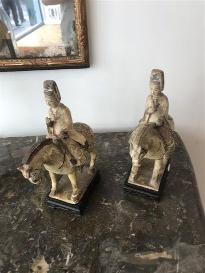 Deux cavaliers de style Tang. H.: 24 cm