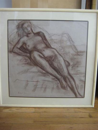 null HUBERT YENCESSE 
Femme nue allongée 
Fusain sur papier
47,5 x 47,5 cm