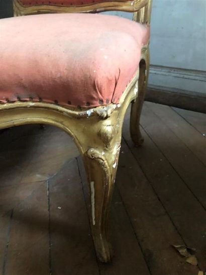 null Deux chaises en bois doré mouluré et sculpté, dont une estampillée N.Q FOLIOT
Hauteur...