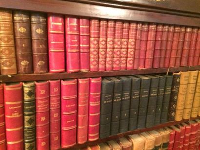 null Lot de livres reliés dont Buffon, Racine, Molère, Hugo et de nombreux volumes...