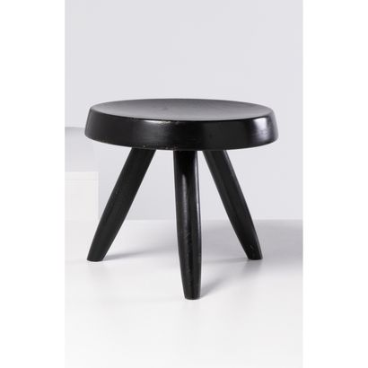 Charlotte Perriand (1903-1999) Tabouret dit 'Berger' bas Charlotte Perriand (1903-1999)
Tabouret... Gazette Drouot