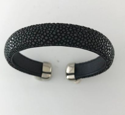null Black stingray cuff bracelet in stingray