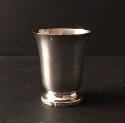 null Tulip-shaped timbale in silver 950 °/°°°° plain body on gadrooned pedestal,...