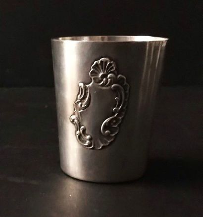 null Truncated cone shaped goblet in sterling silver 950°/°°° with unciphered rocaille...