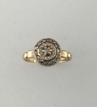 Ring in 750°/°° gold set with a rose in a...