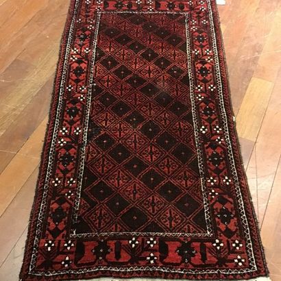 null Lot de trois tapis 

A. : boukhara ( turkmèn). Milieu XX 

Dimensions. 205 x...