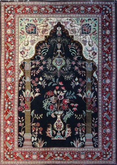 null Fin Ghoum en soie ( iran) vers 1985. Tapis de prière. Caractéristiques techniques:...