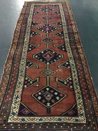 null Lot de deux tapis

A : lilian ( iran ) vers 1975

Dimensions. 215 x 130 cm

Petit...
