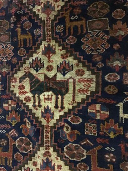 null Lot de trois tapis

A : galerie Sarab ( Nord Ouest de l Iran ) fin 19 e Dimensions....