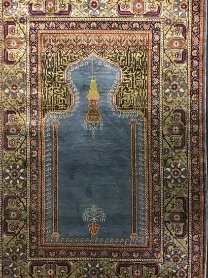 null Lot de trois tapis

A : galerie Sarab ( Nord Ouest de l Iran ) fin 19 e Dimensions....