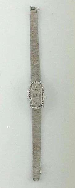 null Bracelet montre de dame UTI en or gris brossé 750°/°°, boitier ovale réhaussé...