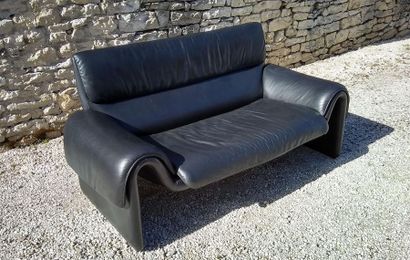 null DS2011/12 Black leather sofa

Ed. De Sede, circa 2000

161 cm x 83 cm x 83 cm...