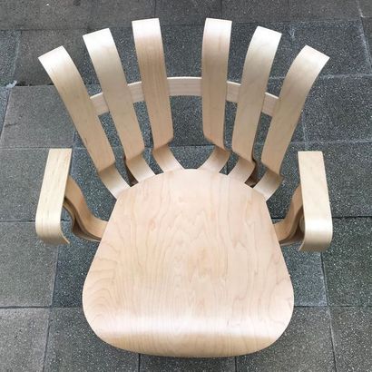 null Frank GEHRY : Hat Trick Chair

American maple

Ed. Knoll, circa 1990

59 x 57...
