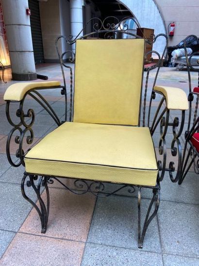 null Robert Merceris : Pair of red and yellow armchairs 

Wrought iron and skai

Circa...