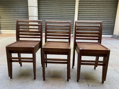 null René GABRIEL: Suite of 6 stacking chairs called "des sinistrés".

Oak

Circa...