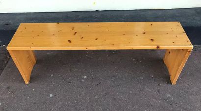 null Charlotte PERRIAND : Pine bench

Circa 1969

L. 124 x W. 30 x H. 42 cm