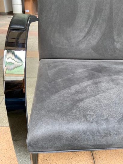 null Mies van der Rohe: Pair of armchairs Brno

Stainless steel and alkantara

Ed....