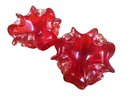 null A Dona: Pair of empty red pockets

Murano glass

Italy around 1980

Height:...