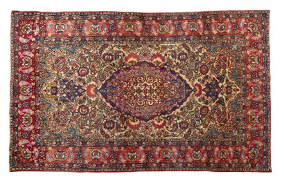 null Fine ISPAHAN carpet, (Iran), late 19th century early 20th century. Technical...