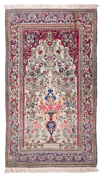 null ISPAHAN carpet (Iran), late 19th century. Technical characteristics: Wool velvet...