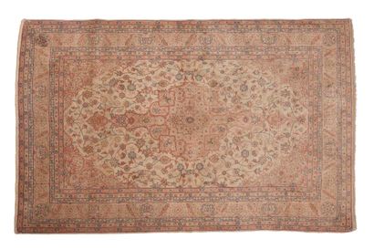 null SIVAS carpet (Turkey), early 20th century. Technical characteristics: Wool velvet...