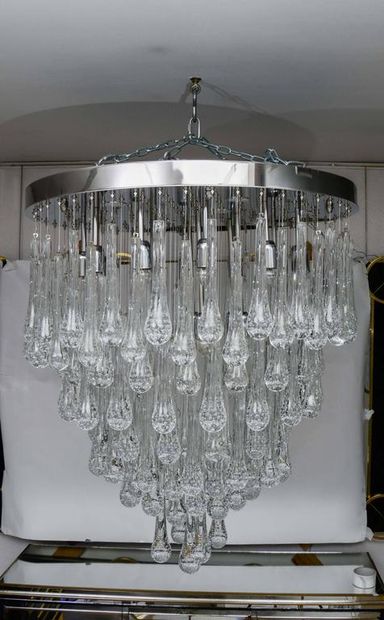 null Chandelier made of Murano glass. The lighting is provided by LED bulbs, whose...