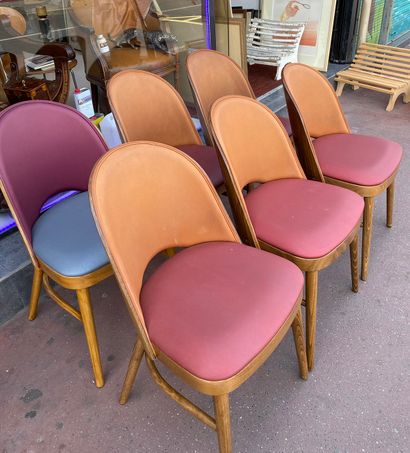 null Nice set of 6 barrel chairs

French work

Circa 1950

Beech and two-tone moleskin

Very...