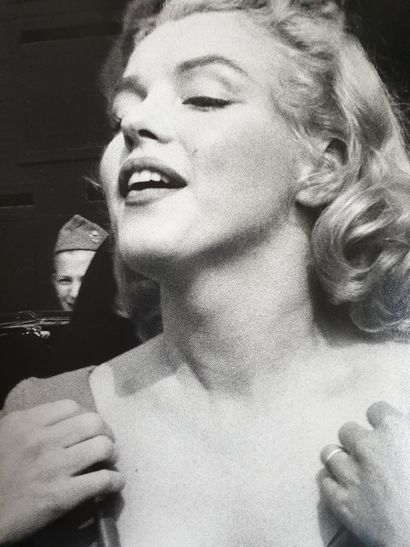 null Sam Shaw - Marilyn Monroe - 1959

Cocktail party during the USA - Israel football...