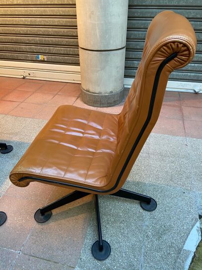 null 3 brown conference chairs 

Tan leather 

Metal base 

1980 

H: 102 H seat:...