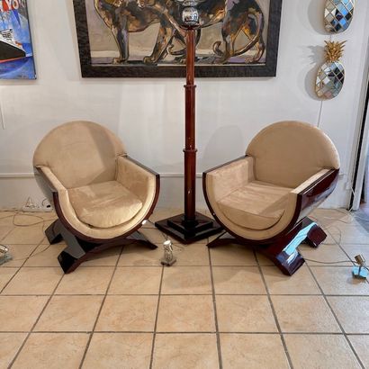 null Pair of Cuban mahogany veneered armchairs 

circa 1928

(Fully restored) 

Dim...
