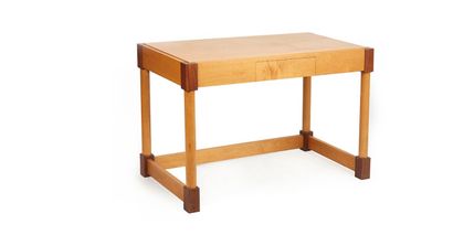 null Philippe HUREL (1955) 

Flat desk in wood and light wood veneer,

 column feet,...