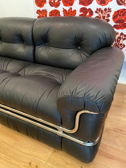 null Adriano Piazzesi - 3 seater sofa 

Leather and chromed metal 

Circa 1976 

Exists...