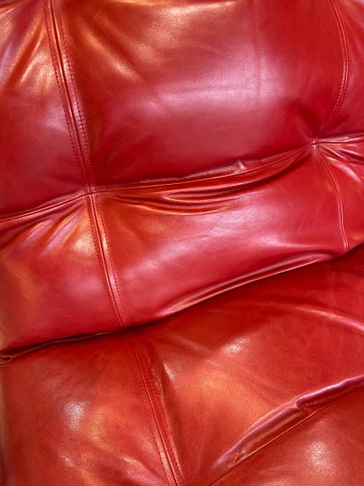 null Michel Ducaroy : Important set of living room furniture

Very rare

Red leather,...