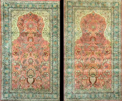 null Pair of fine Sino Hereke silk rugs. Circa 1985. Technical characteristics: Silk...
