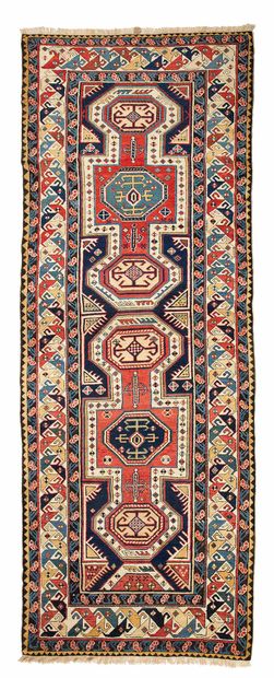 null Élégant tapis KONAGEND (Caucase), fin du 19e siècle

Dimensions : 280 x 108cm

Caractéristiques...