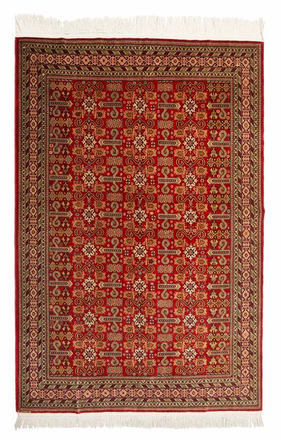 null Tapis PÉRÉPÉDIL (Caucase), milieu du 20e siècle

Dimensions : 265 x 197cm

Caractéristiques...