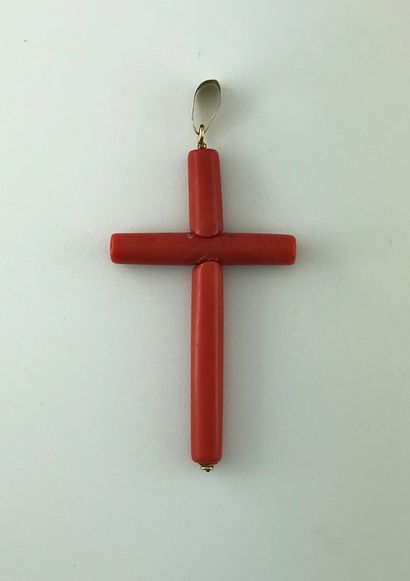 null Coral and gold cross pendant 750°/°°, 19th century, Gross weight: 6,8g
