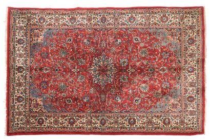 null SAROUK carpet (Persia), mid 20th century

Dimensions : 280 x 185cm.

Technical...