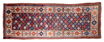 null CHIRVAN gallery carpet (Caucasus), late 19th century

Dimensions : 322 x 110cm.

Technical...